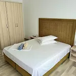 Summerland Sea View 2 Bed-room Appartement *
