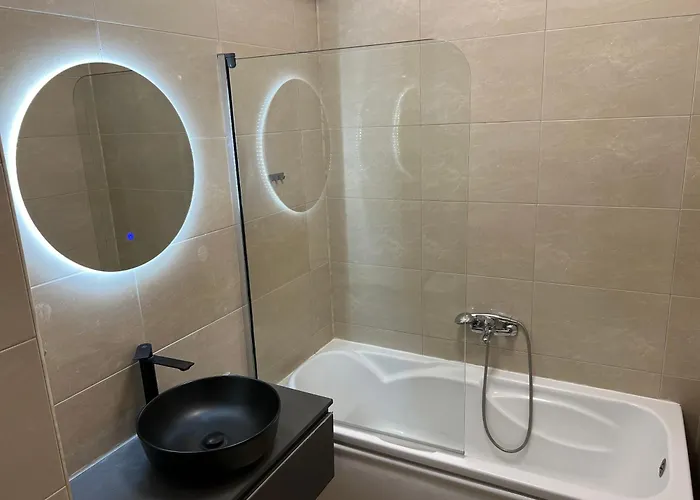 Summerland Sea View 2 Bed-room * 马马亚